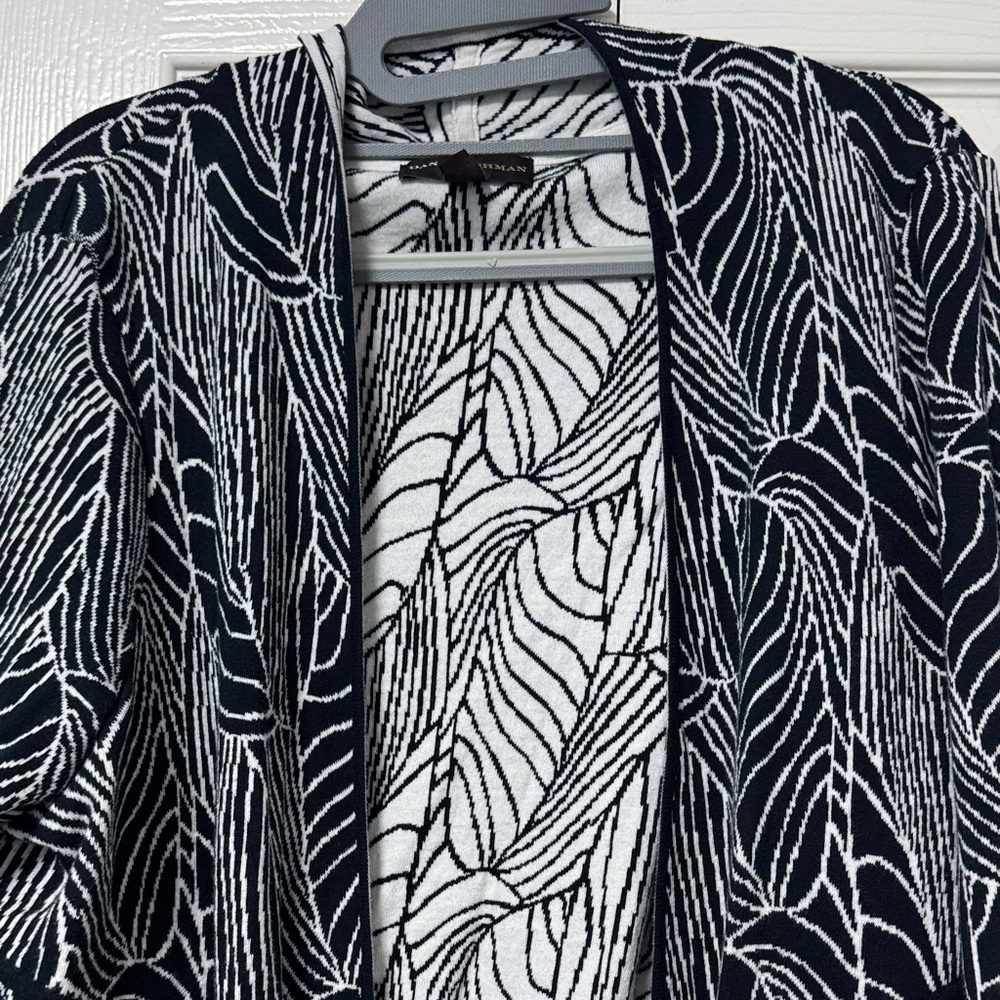 Dana Buchman Black & White Leaf-Pattern Open Cardigan - Picture 2 of 10